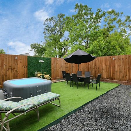 Blissful Getaway Home With Hot Tub & Backyard Near Downtown Хьюстон Экстерьер фото
