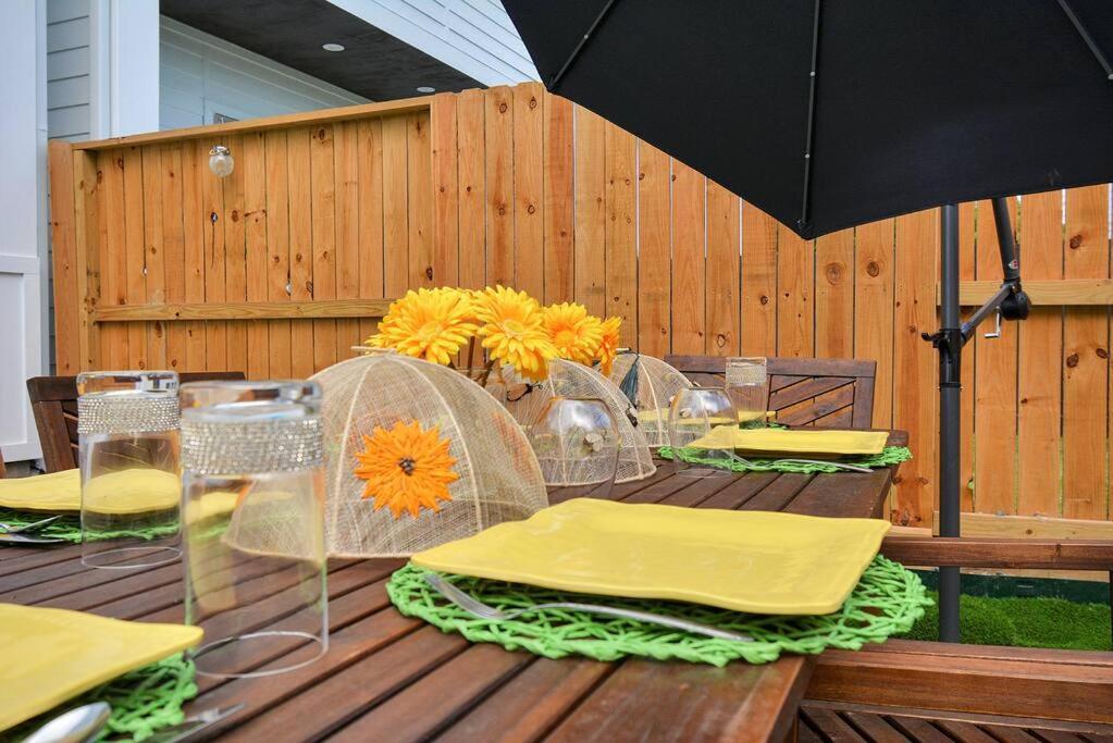 Blissful Getaway Home With Hot Tub & Backyard Near Downtown Хьюстон Экстерьер фото