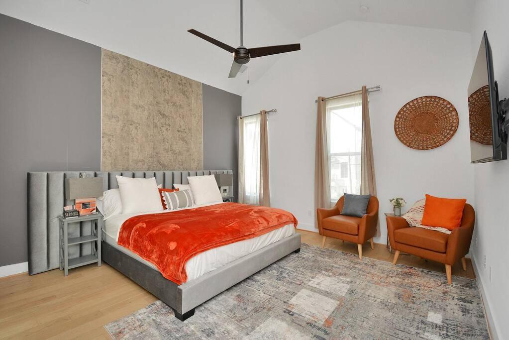 Blissful Getaway Home With Hot Tub & Backyard Near Downtown Хьюстон Экстерьер фото