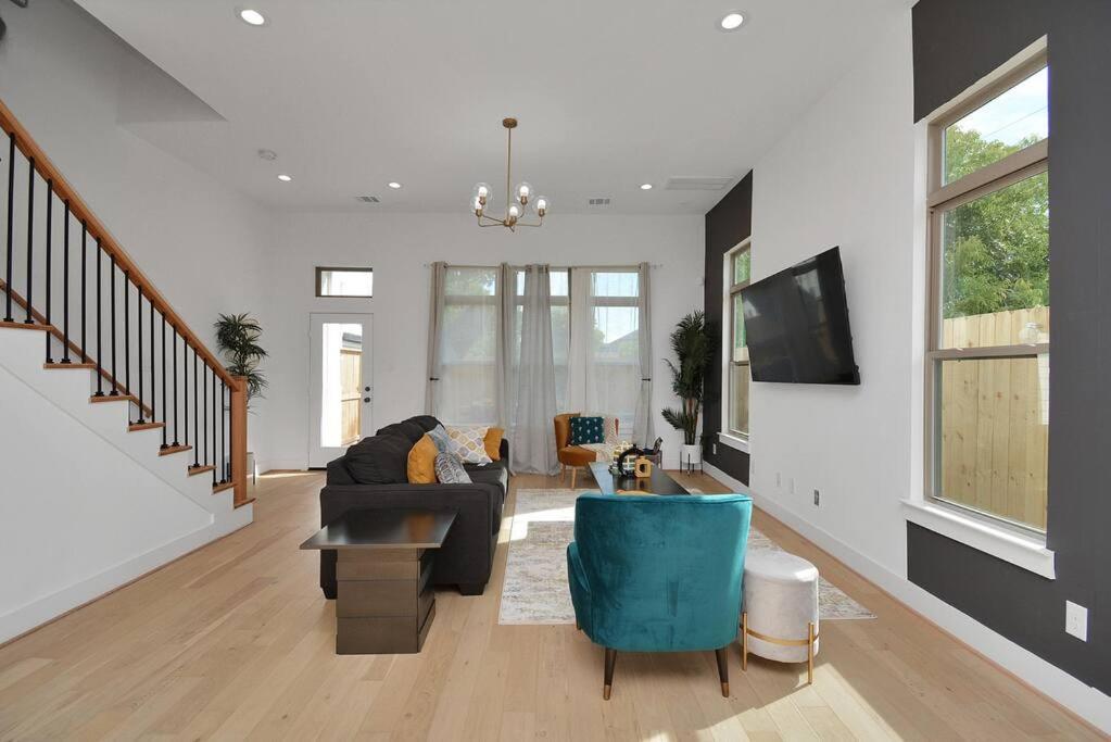 Blissful Getaway Home With Hot Tub & Backyard Near Downtown Хьюстон Экстерьер фото