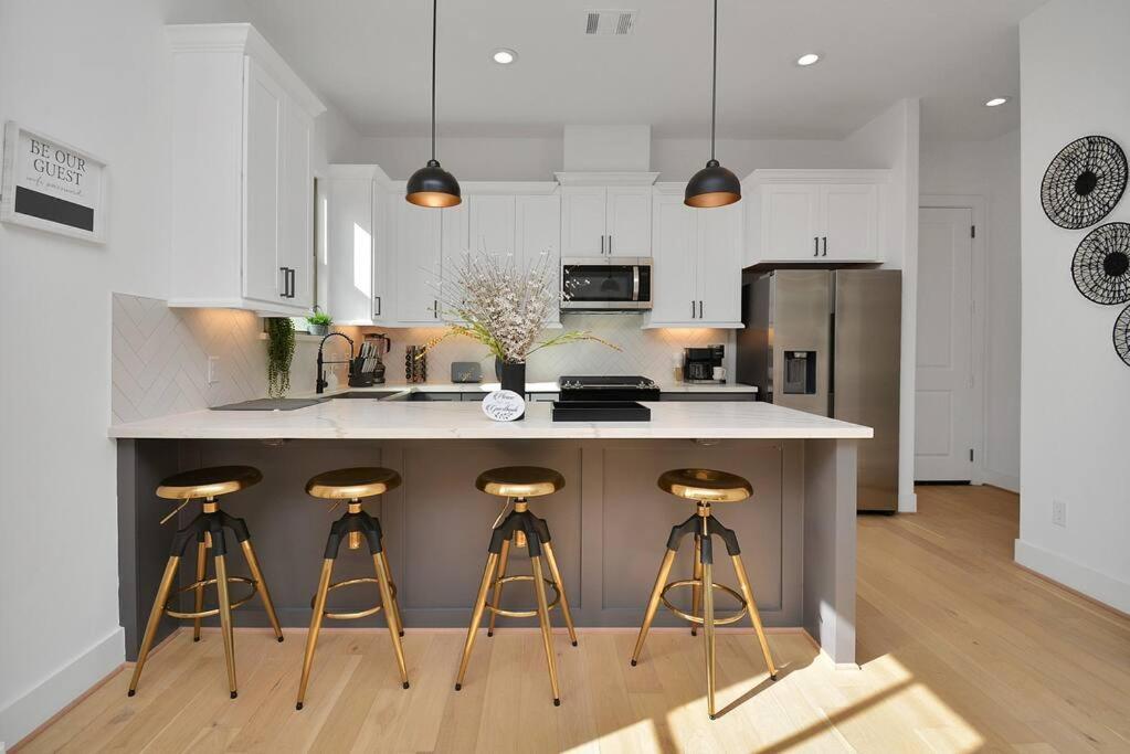 Blissful Getaway Home With Hot Tub & Backyard Near Downtown Хьюстон Экстерьер фото