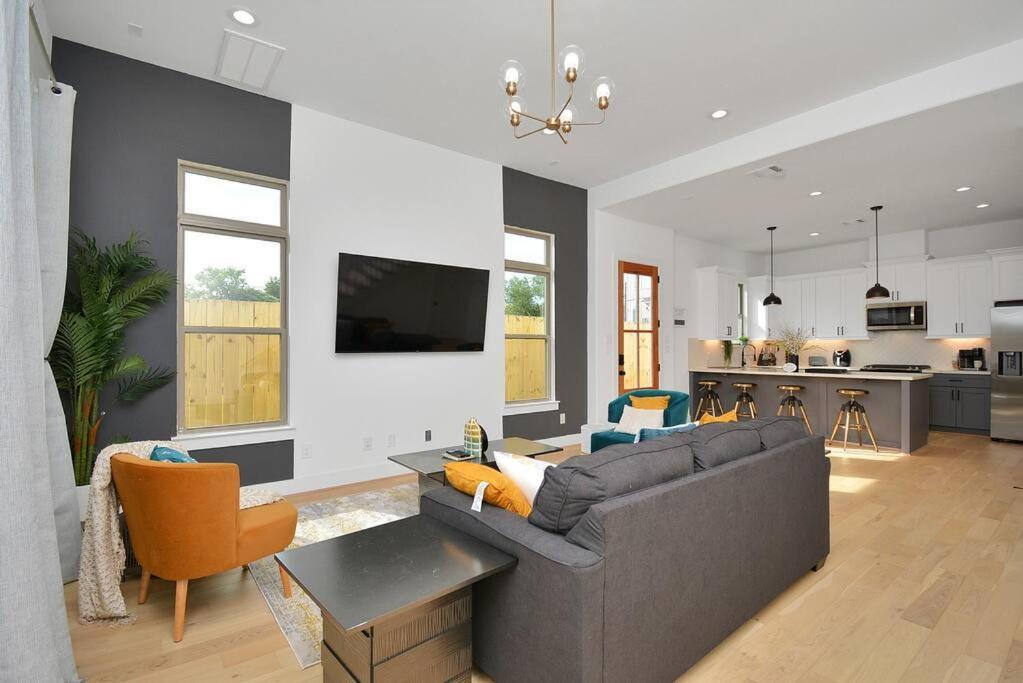 Blissful Getaway Home With Hot Tub & Backyard Near Downtown Хьюстон Экстерьер фото