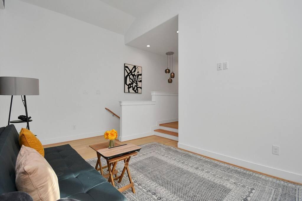 Blissful Getaway Home With Hot Tub & Backyard Near Downtown Хьюстон Экстерьер фото