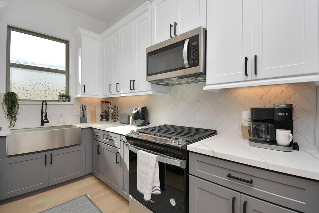 Blissful Getaway Home With Hot Tub & Backyard Near Downtown Хьюстон Экстерьер фото