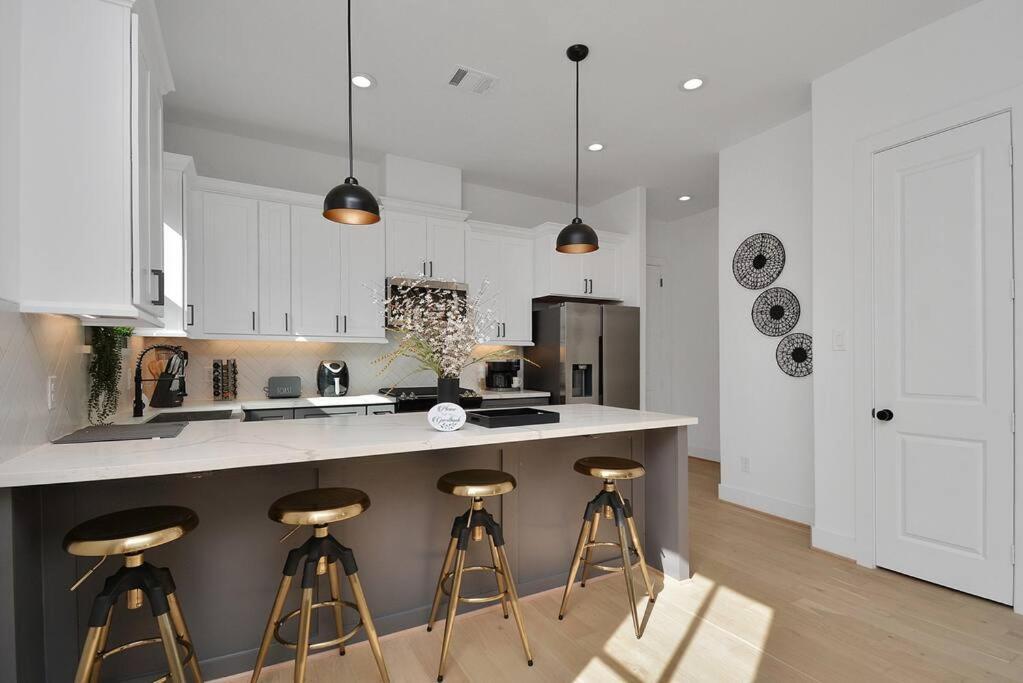 Blissful Getaway Home With Hot Tub & Backyard Near Downtown Хьюстон Экстерьер фото