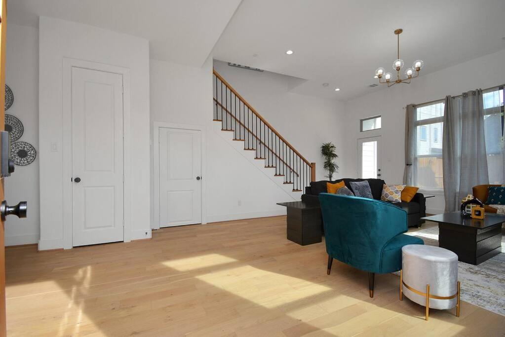 Blissful Getaway Home With Hot Tub & Backyard Near Downtown Хьюстон Экстерьер фото