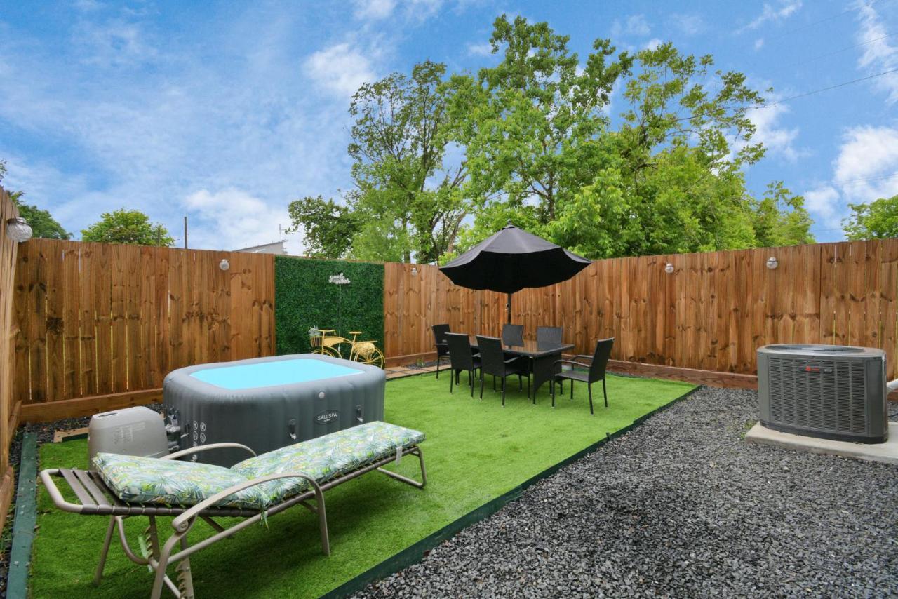 Blissful Getaway Home With Hot Tub & Backyard Near Downtown Хьюстон Экстерьер фото