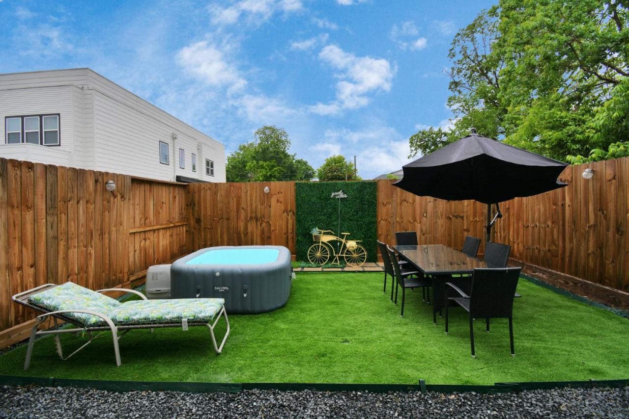 Blissful Getaway Home With Hot Tub & Backyard Near Downtown Хьюстон Экстерьер фото